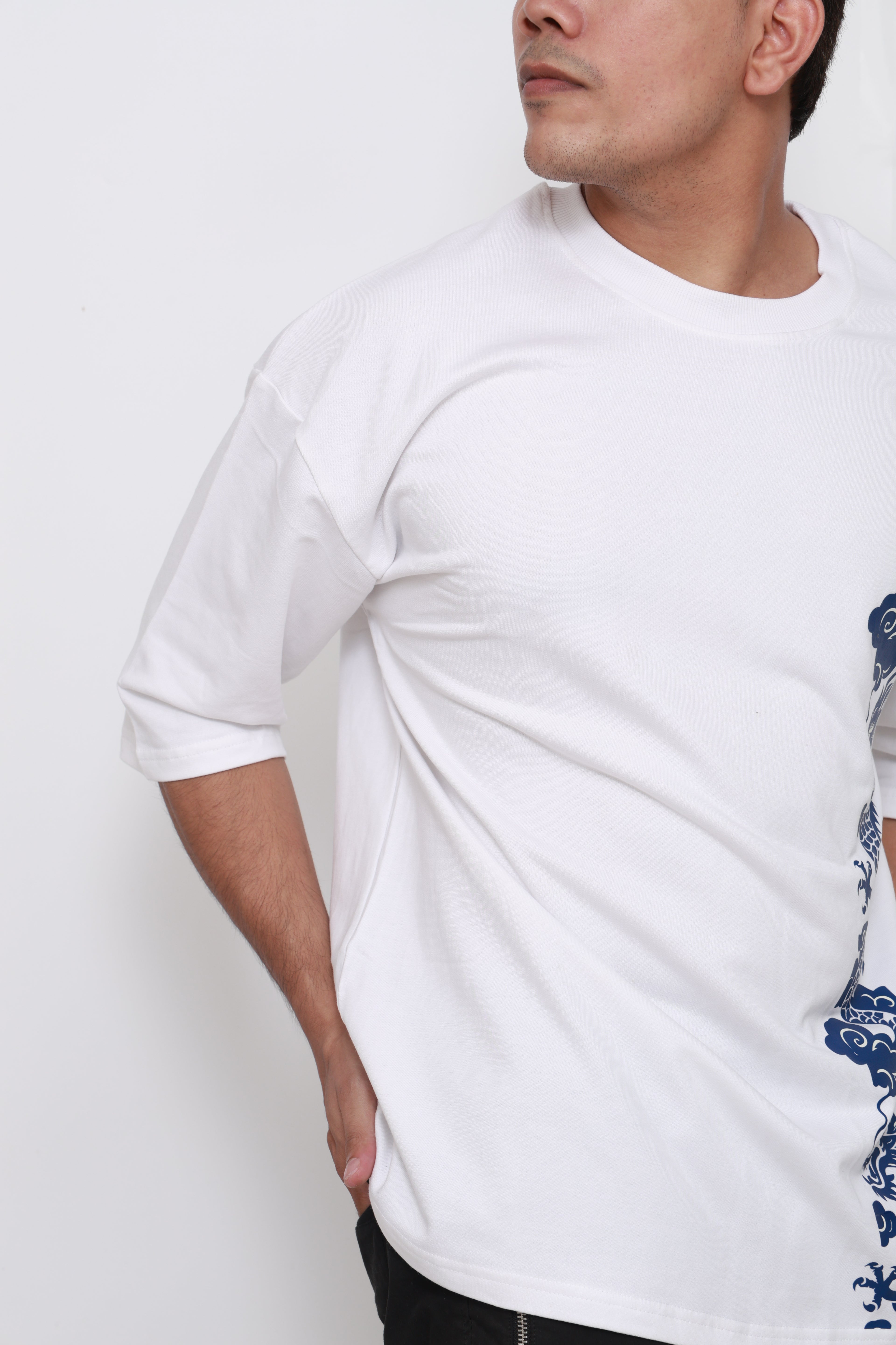 Model wearing Dragon Flow oversized monochrome t-shirt – minimal streetwear style by VildLife